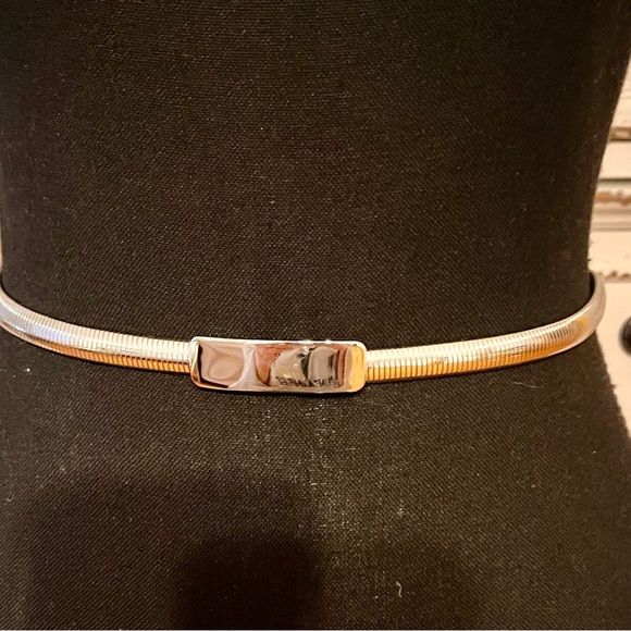 Elegant Silver Women's Belt 80’s 90’s Stretchy Concho Hook Retro VTG Small Teen - Picture 7 of 11